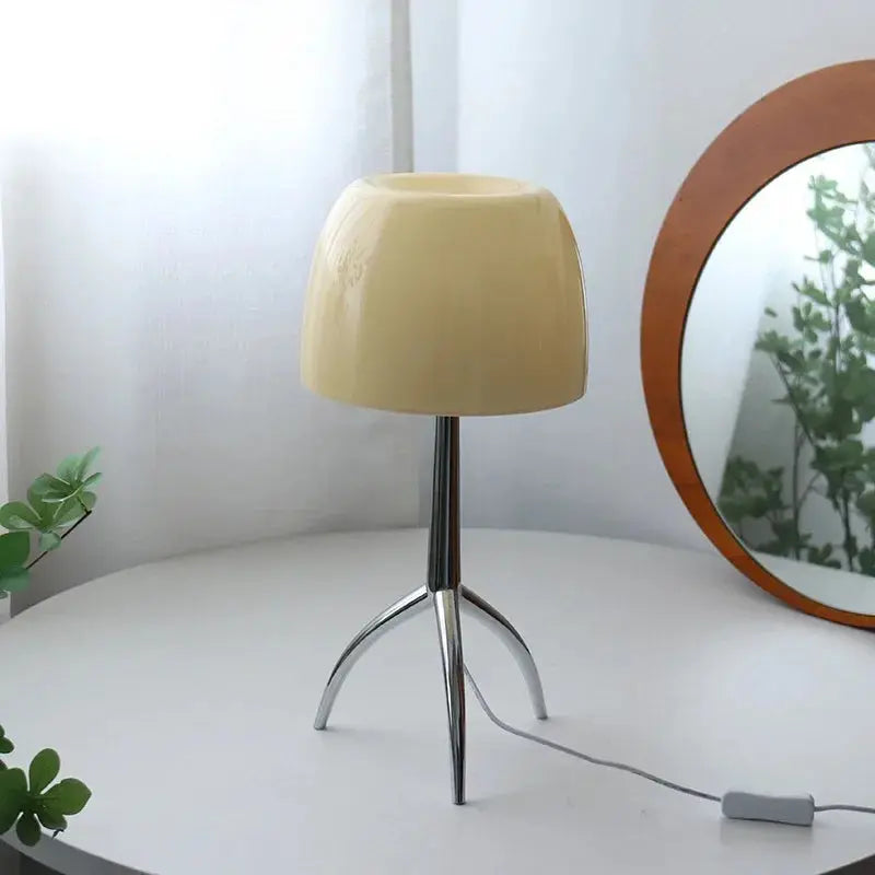 Erna – Bauhaus Style LED Desk Lamp for Timeless, Functional Design Monalume